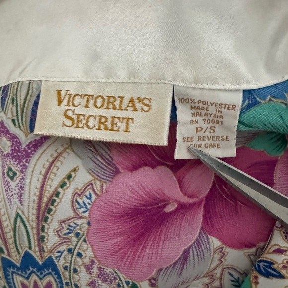 Victoria's Secret Gold Label Vintage Silky Floral Nightgown with Ornate Buttons - Picture 4 of 7